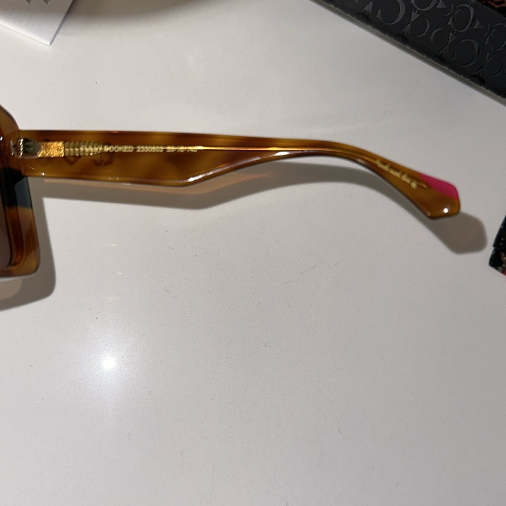 CAMILLA *Fully Booked* XL oversized square tortoise acetate statement sunglasses - Picture 7 of 7